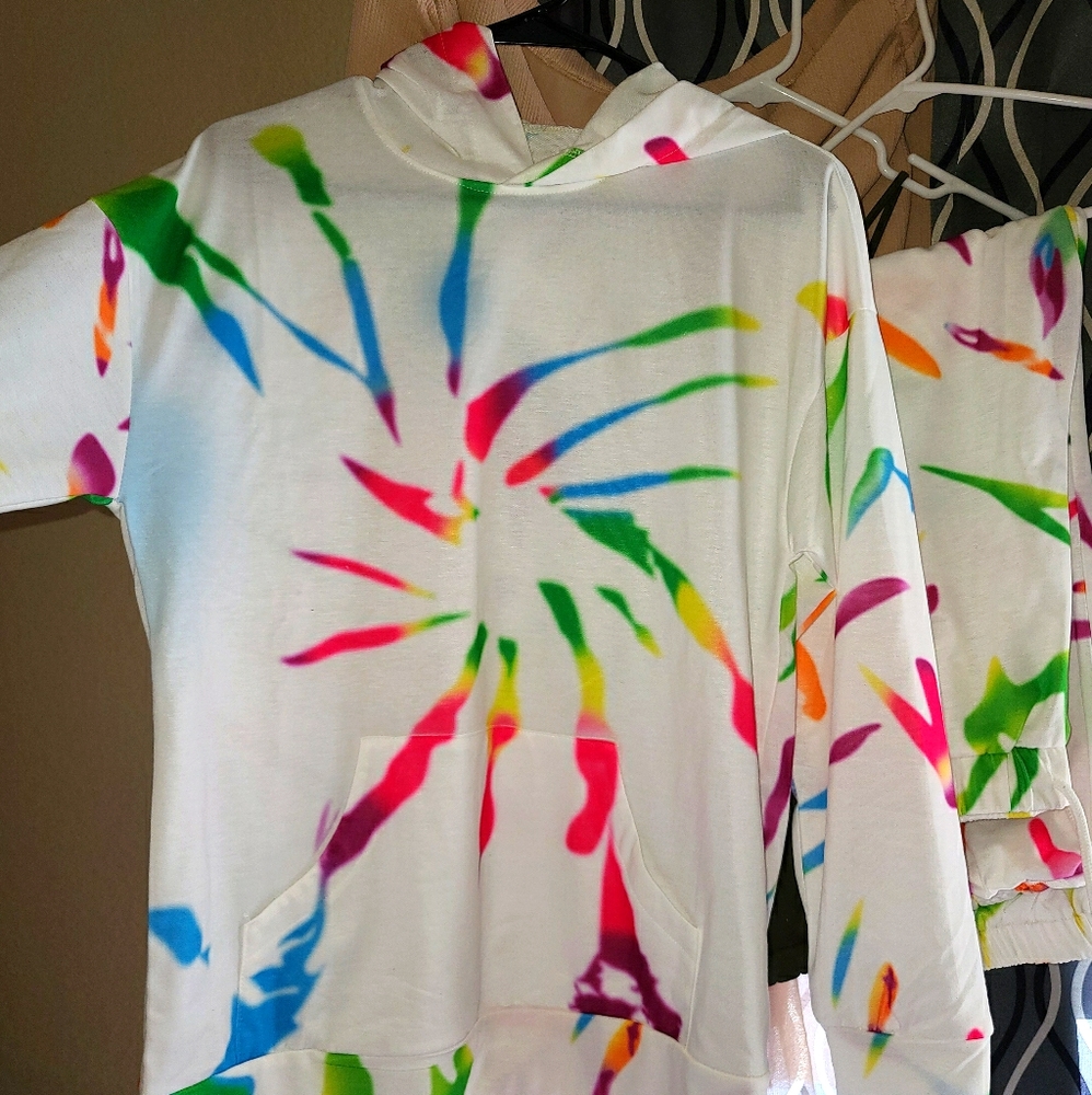New! Tie dye sweats outfit